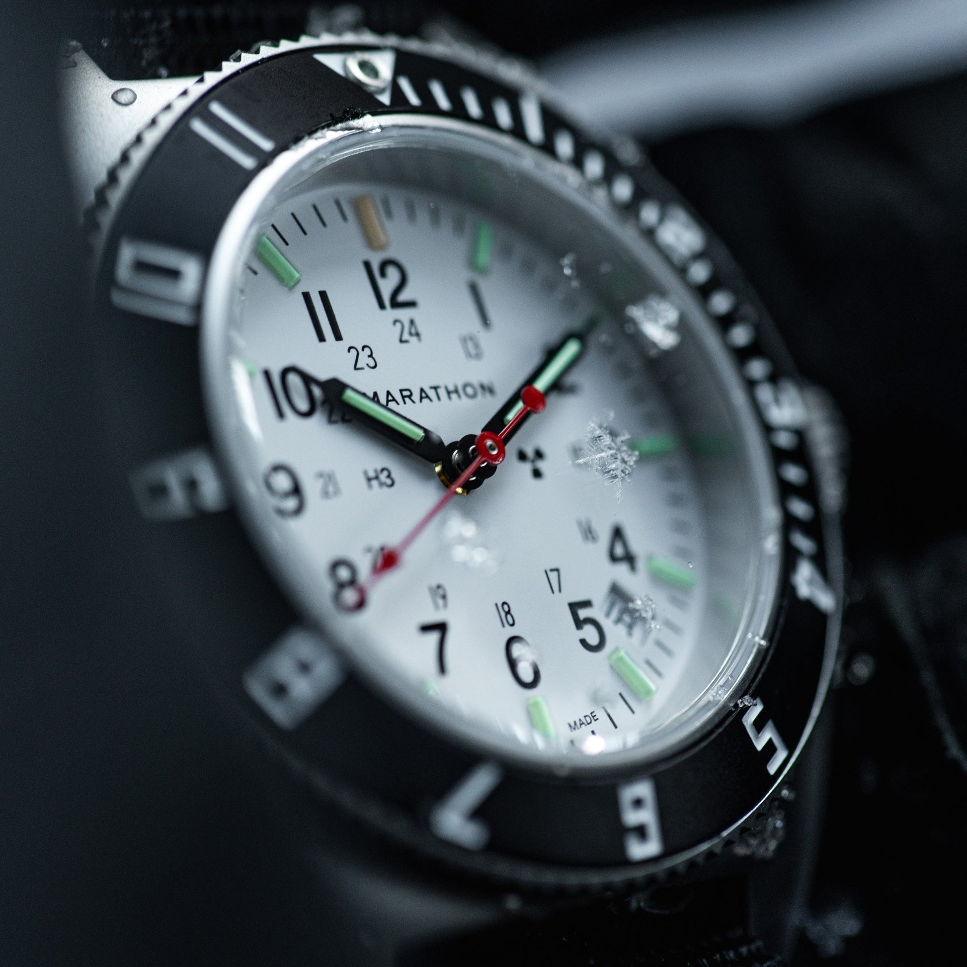41mm Arctic Steel Navigator w/Date (SSNAV-D) on Black 3-Piece Rubber Strap Kit