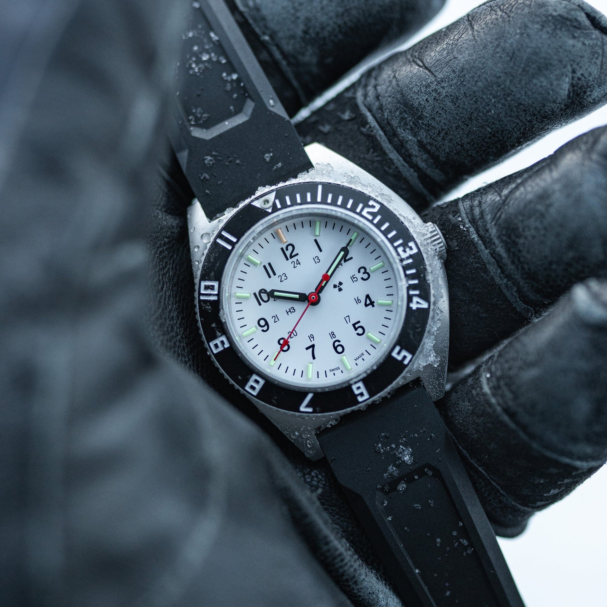 41mm Arctic Steel Navigator (SSNAV) on Black 3-Piece Rubber Strap Kit