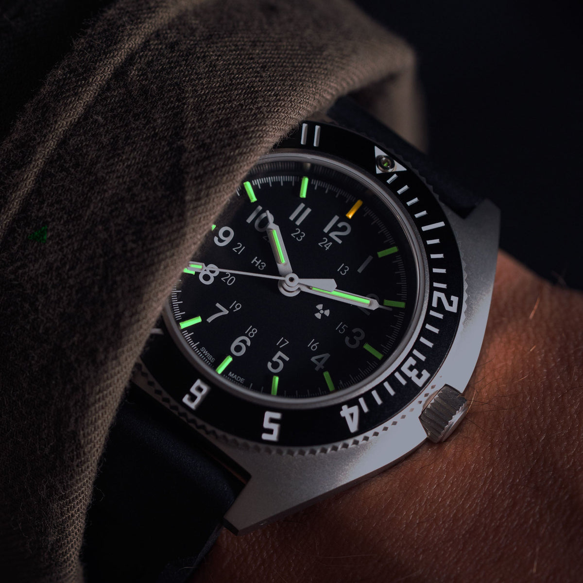 41mm Steel Navigator Automatic (SSNAV Auto) on 3-Piece Rubber Strap Kit