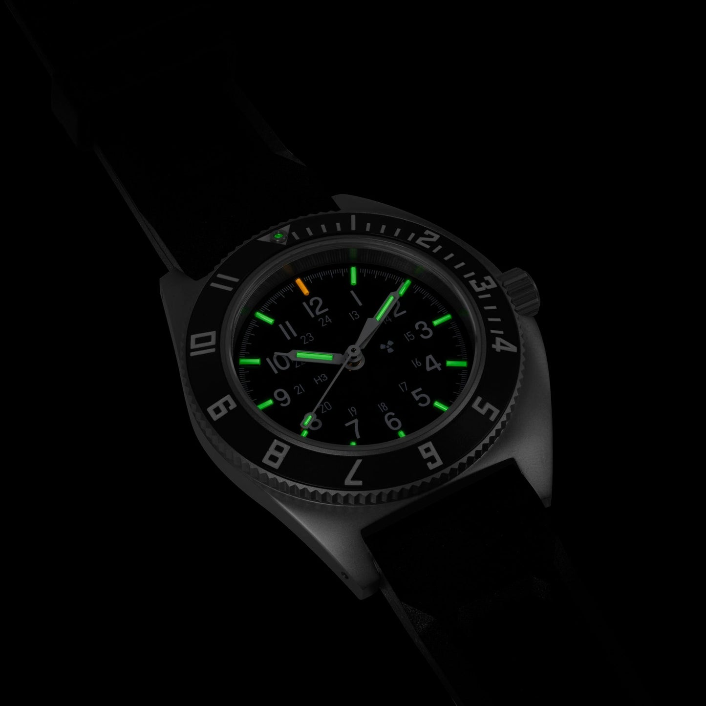 41mm Steel Navigator Automatic (SSNAV Auto) on 3-Piece Rubber Strap Kit