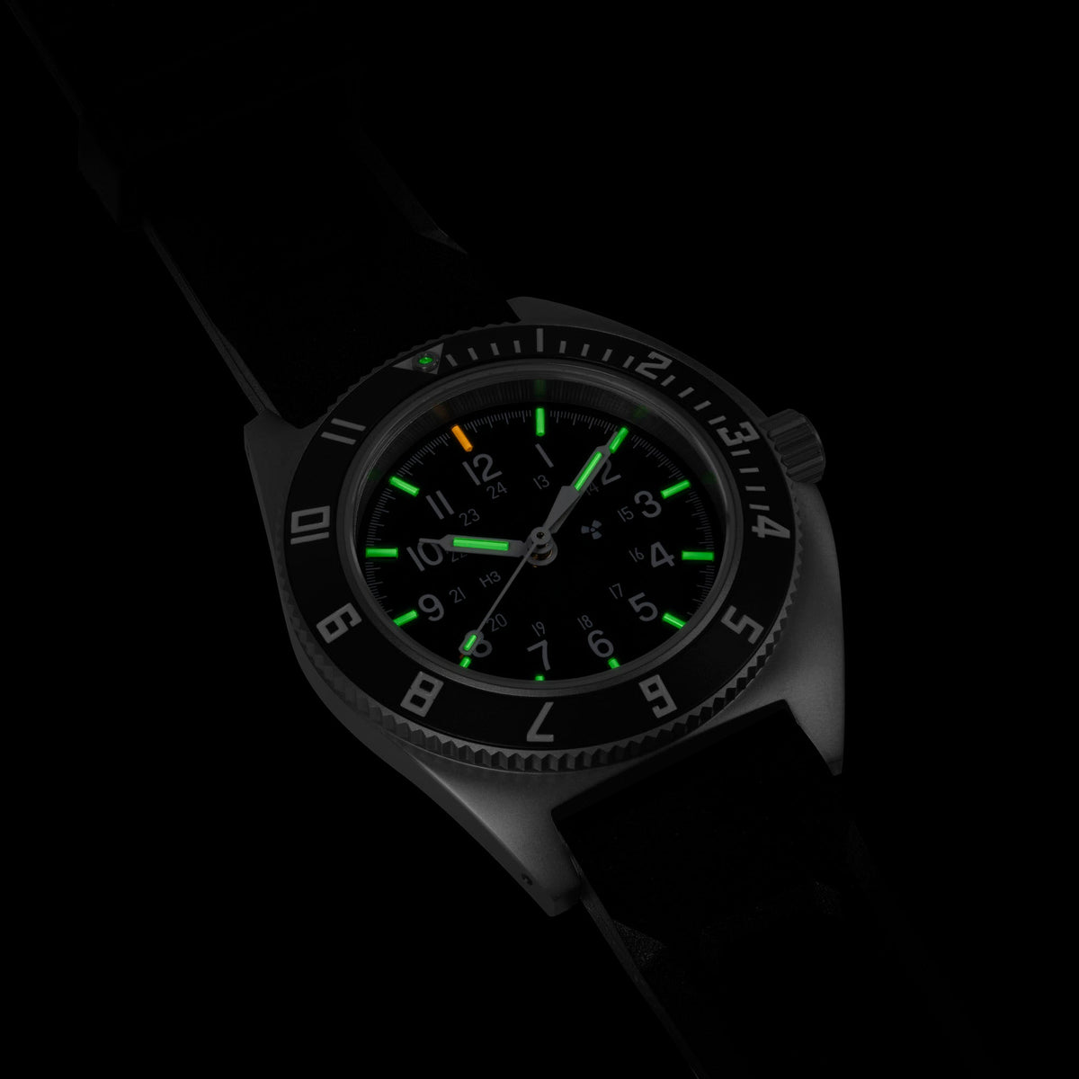 41mm Steel Navigator Automatic (SSNAV Auto) on 3-Piece Rubber Strap Kit